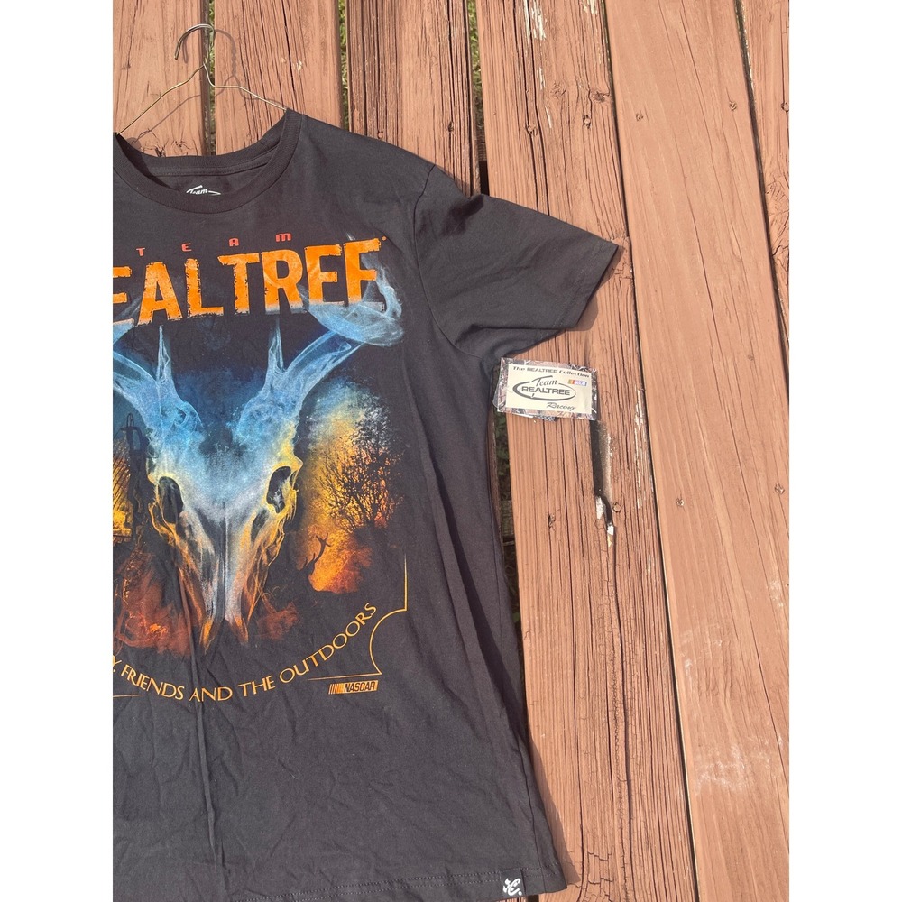 Team Realtree Family Friends Outdoors NASCAR Deer Skull Graphic T-Shirt - Picture 3 of 6